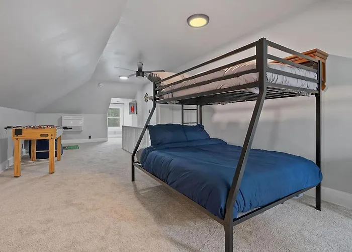 Minutes To Arena District - Foosball & Game Area *